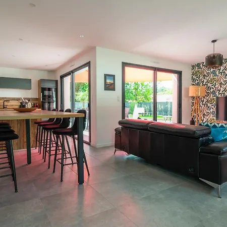 Villa 4 Avec Piscine Chauffee, La Palmyre Les Mathes, 8pers *